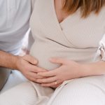 Descoperă cum să pregătești copilul cel mare pentru venirea unui frățior, cum să gestionezi gelozia și conflictele dintre frați și cum să construiești o relație bazată pe respect, empatie și conectare.