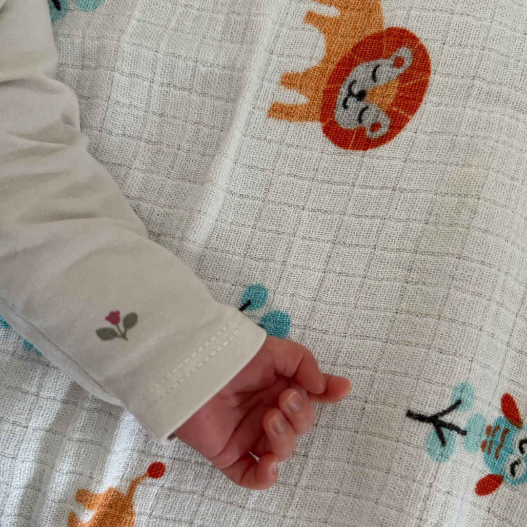 Tot ce trebuie să știi despre somn, alăptare, plâns, nevoi și conexiune în perioada de început